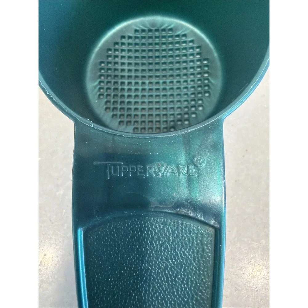Tupperware Mini Sifter / Tea Strainer - Picture 2 of 7